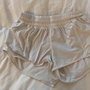Lululemon Hotty Hot Shorts 2.5 in- 6, white